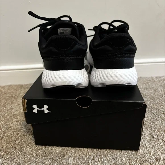 Under Armour Big Kids' BGS Charged Escape 4 Sneaker Black Size 4 - Picture 2 of 7